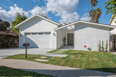 Inspiration for an exterior home remodel in Los Angeles