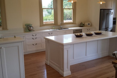 Photo of a traditional kitchen in Melbourne.