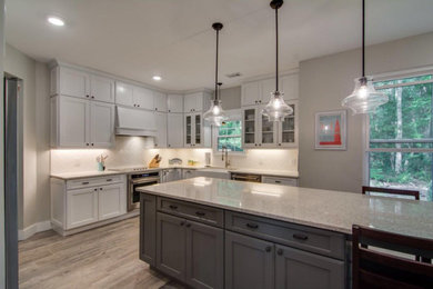 Kitchen photo in Charleston