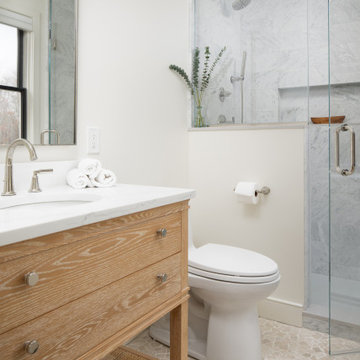 Gallery House: Guest Bathroom 1