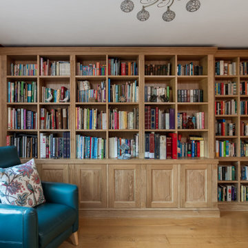 CLASSIC FITTED HOME OFFICE AND LIBRARY IN LIGHT OAK