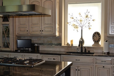 Example of a transitional kitchen design in Kansas City