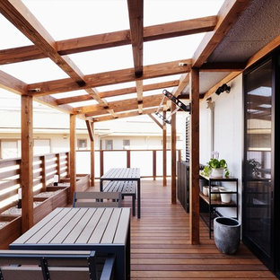 東京23区のモダンスタイルのおしゃれなデッキ (パーゴラ) の写真