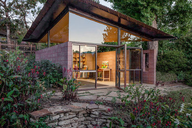 Trendy detached studio / workshop shed photo in Los Angeles