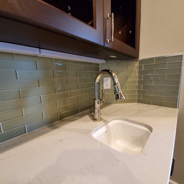 Kitchen wet bar with tile back splash (close-up)
