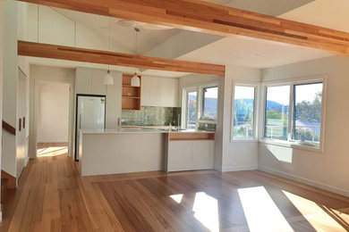 This is an example of a contemporary dining room in Hobart.