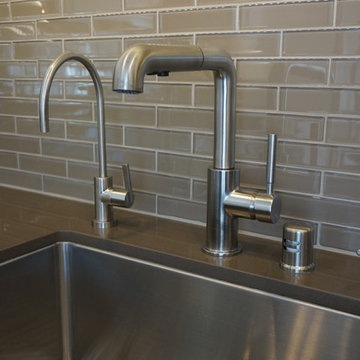 Modern Kitchen / Midcentury Flair