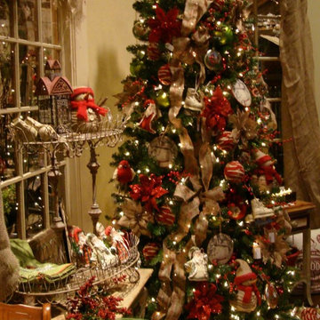 Homespun Traditional Christmas Tree