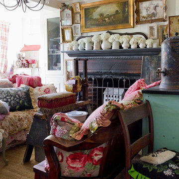 My Houzz: Layers of Patina and an Artist’s Touch in a New York Colonial
