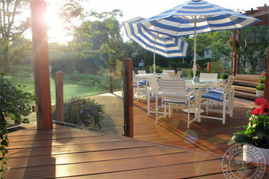 Example of a trendy deck design in Detroit