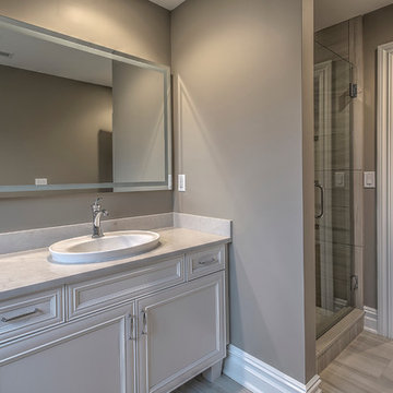 Broadview Avenue, Madison - Bedroom Bathroom