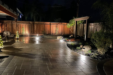 Patio - tropical patio idea in San Francisco