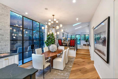 Dining room - dining room idea in New Orleans