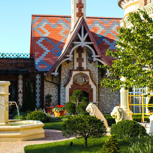 На фото: дворики на переднем дворе в современном стиле с фонтаном без защиты от солнца