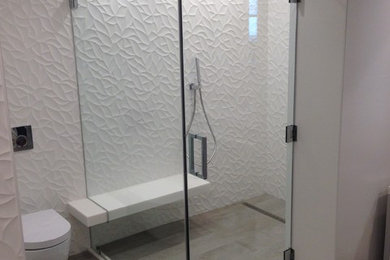 Modelo de cuarto de baño contemporáneo grande
