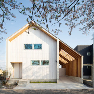 他の地域のモダンスタイルのおしゃれな家の外観 (木材サイディング、切妻屋根、戸建、板屋根) の写真