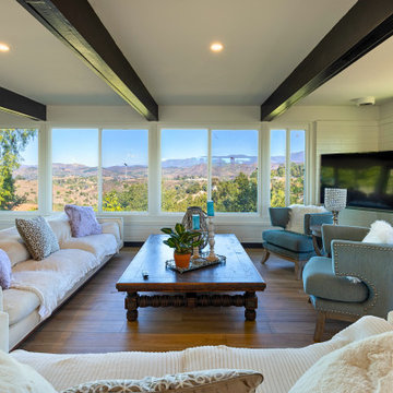 Open Concept Living Room with Panoramic Views – Hillside Modern Ref