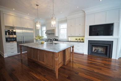 Inspiration for a contemporary kitchen remodel in Toronto