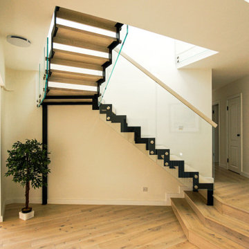 STUNNING MODERN METAL STAIRCASE WITH ZIG-ZAG PROFILE