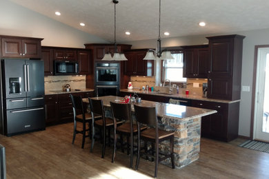 Example of a kitchen design in Omaha
