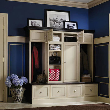 Decorá Cabinets: Traditional Entryway Cabinets
