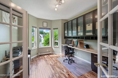 Small elegant home office photo in Other