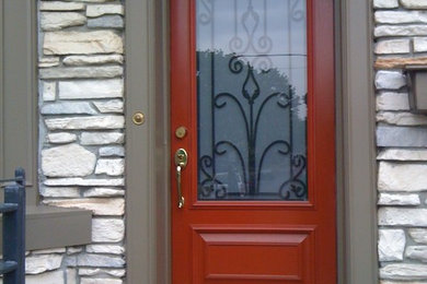 Entryway - traditional entryway idea in Toronto
