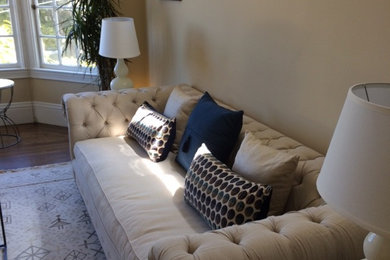 Example of a classic living room design in San Francisco
