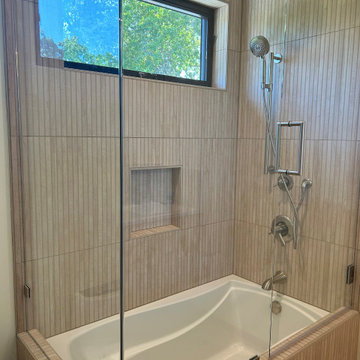Master Shower/Tub