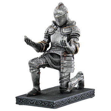 Design Toscano Medieval Knight Kneeling Pen Stand