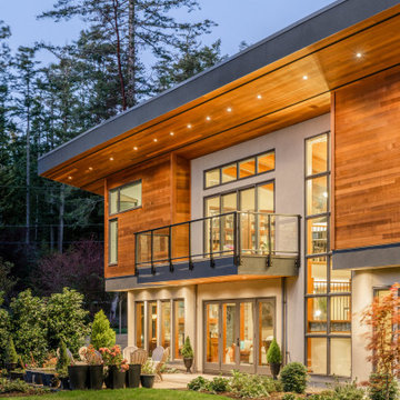 Modern Westcoast Mountain Lodge
