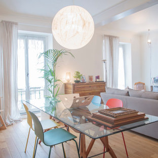 トゥーリンの広いコンテンポラリースタイルのLDKの画像 (白い壁)