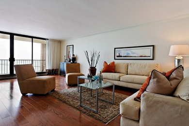 Inspiration for a timeless living room remodel in Chicago
