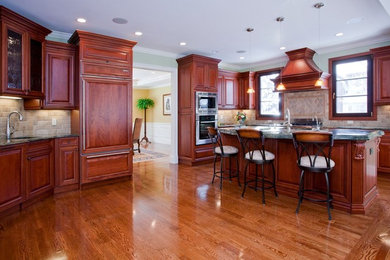 Inspiration for a timeless kitchen remodel in Boston