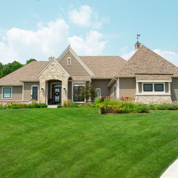 Transitional Front Landscape - Mequon, WI