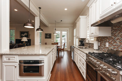 Kitchen - kitchen idea in Charleston