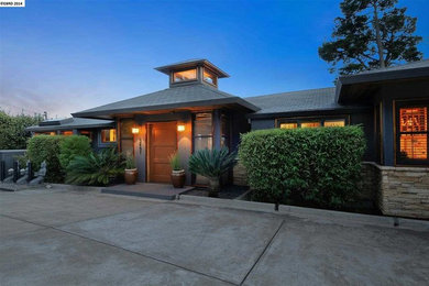 Inspiration for a zen entryway remodel in San Francisco