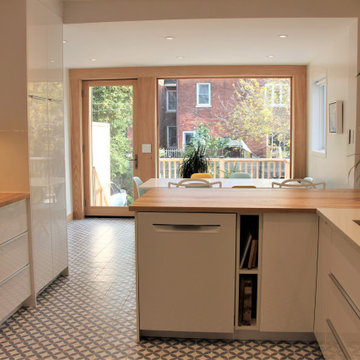 Modern Reno Lightens Urban Rowhouse