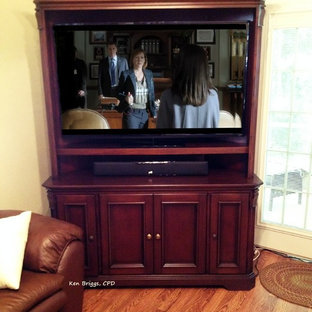 Immagine di un piccolo soggiorno tradizionale chiuso con porta TV ad angolo