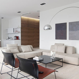На фото: с высоким бюджетом большие открытые гостиные комнаты в современном стиле с белыми стенами, бежевым полом и светлым паркетным полом
