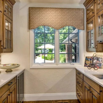 South Vista Road - Elegant Alder Kitchen