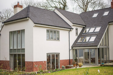 Großes, Zweistöckiges Klassisches Einfamilienhaus mit weißer Fassadenfarbe in Cheshire