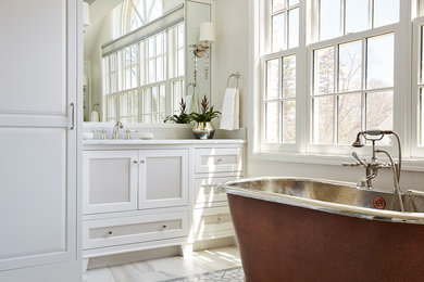 Example of a classic bathroom design in Minneapolis