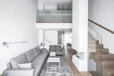 Trendy living room photo in Valencia