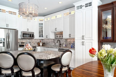 Transitional kitchen photo in Minneapolis