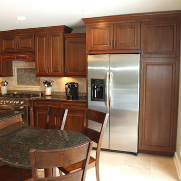 Classic Raised Panel w/ Uba Tuba Granite