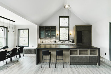 Large contemporary eat-in kitchen in New York with an integrated sink, quartz benchtops and with island.