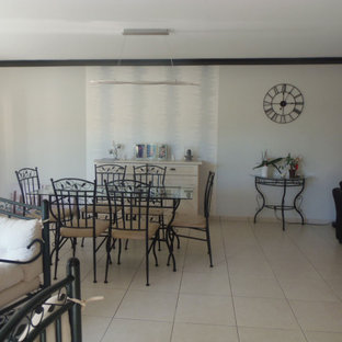 アンジェの中サイズのモダンスタイルのLDKの画像 (青い壁)