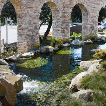 Large Scale Pond for Shopping Plaza Entrance