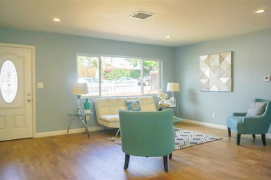 Example of an entryway design in San Diego
